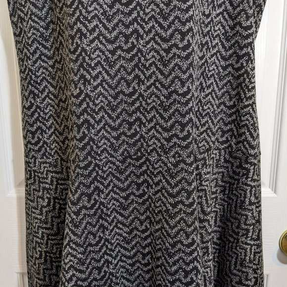 Antonio Melani Black & Gray Chevron Sleeveless Sweater Midi Dress - size 14 - Picture 5 of 12